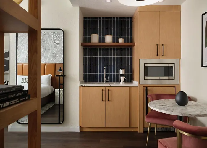 Burton House, Beverly Hills, A Tribute Portfolio Hotel