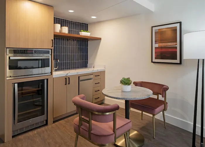 Burton House, Beverly Hills, A Tribute Portfolio Hotel